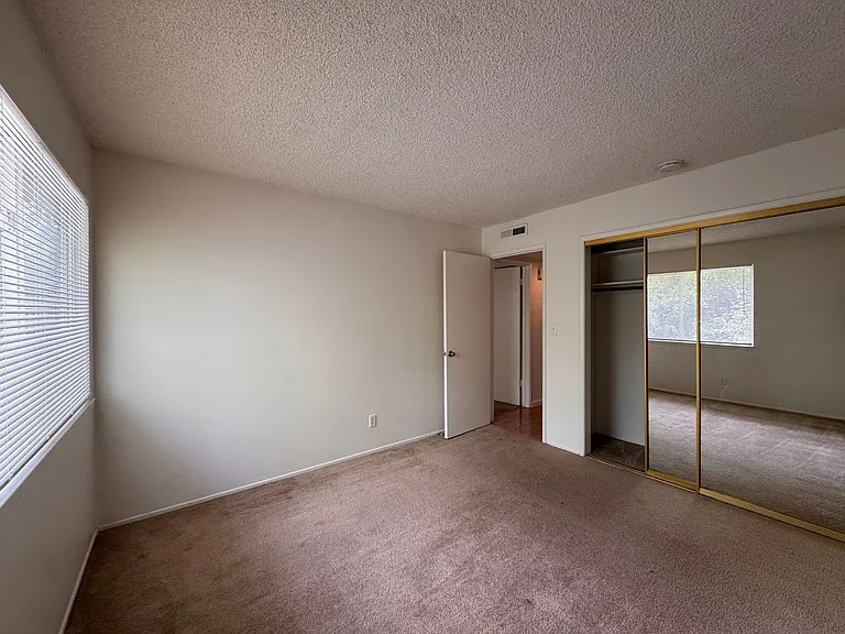 541 - 551 Morse Ave - Laurelwood — Photo 14