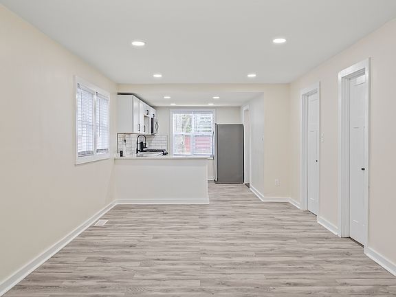 4th image of 3949 Hoyt Ave