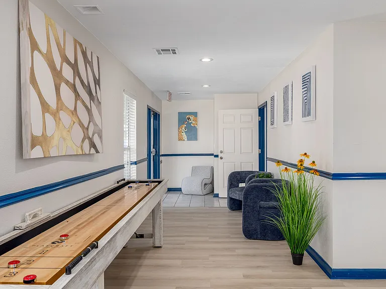 Falcon Point Apartments — Photo 11