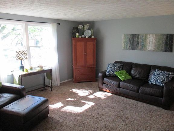 3rd image of 1216 Hilton Dr