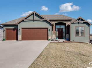 728 N Blazing Star Dr, Lawrence, KS 66049