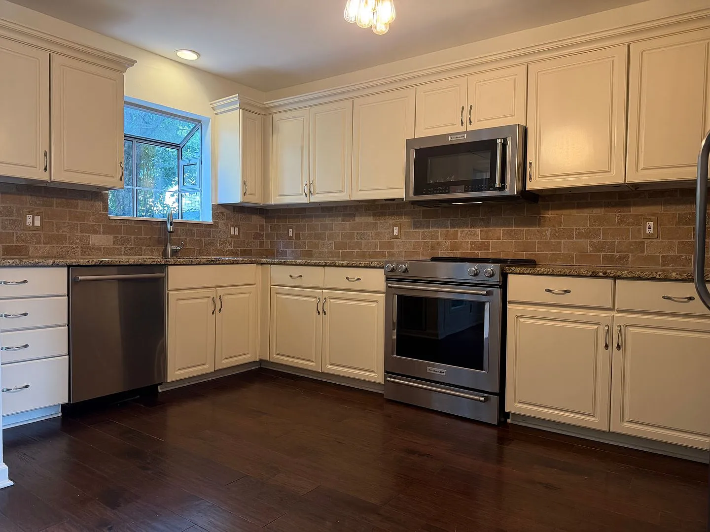 Great 3BR in Fieldstone Farms — Photo 3