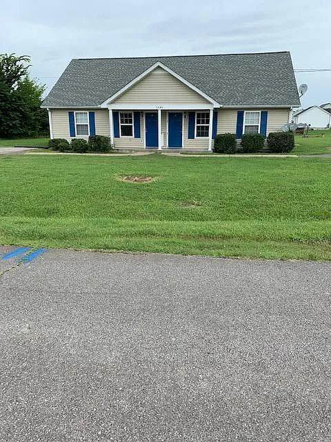 2 bed, 850 sqft, $1,400 — Photo 1