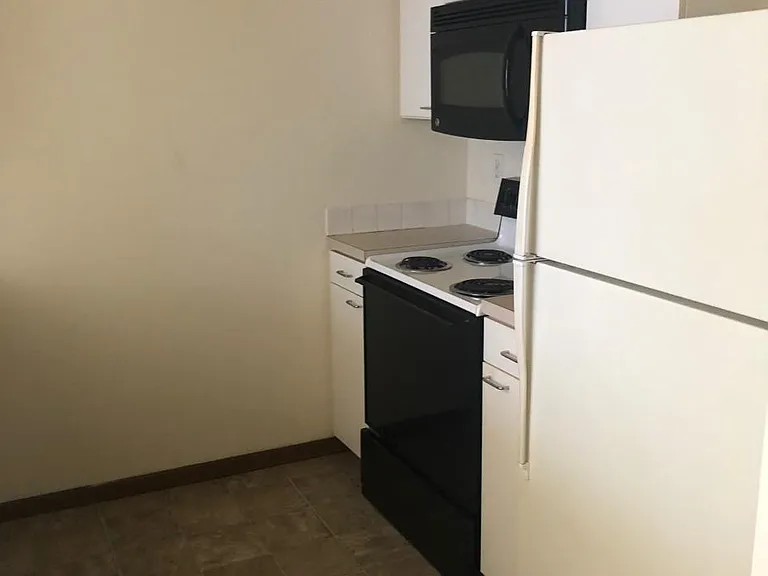 California Apartments — Photo 8