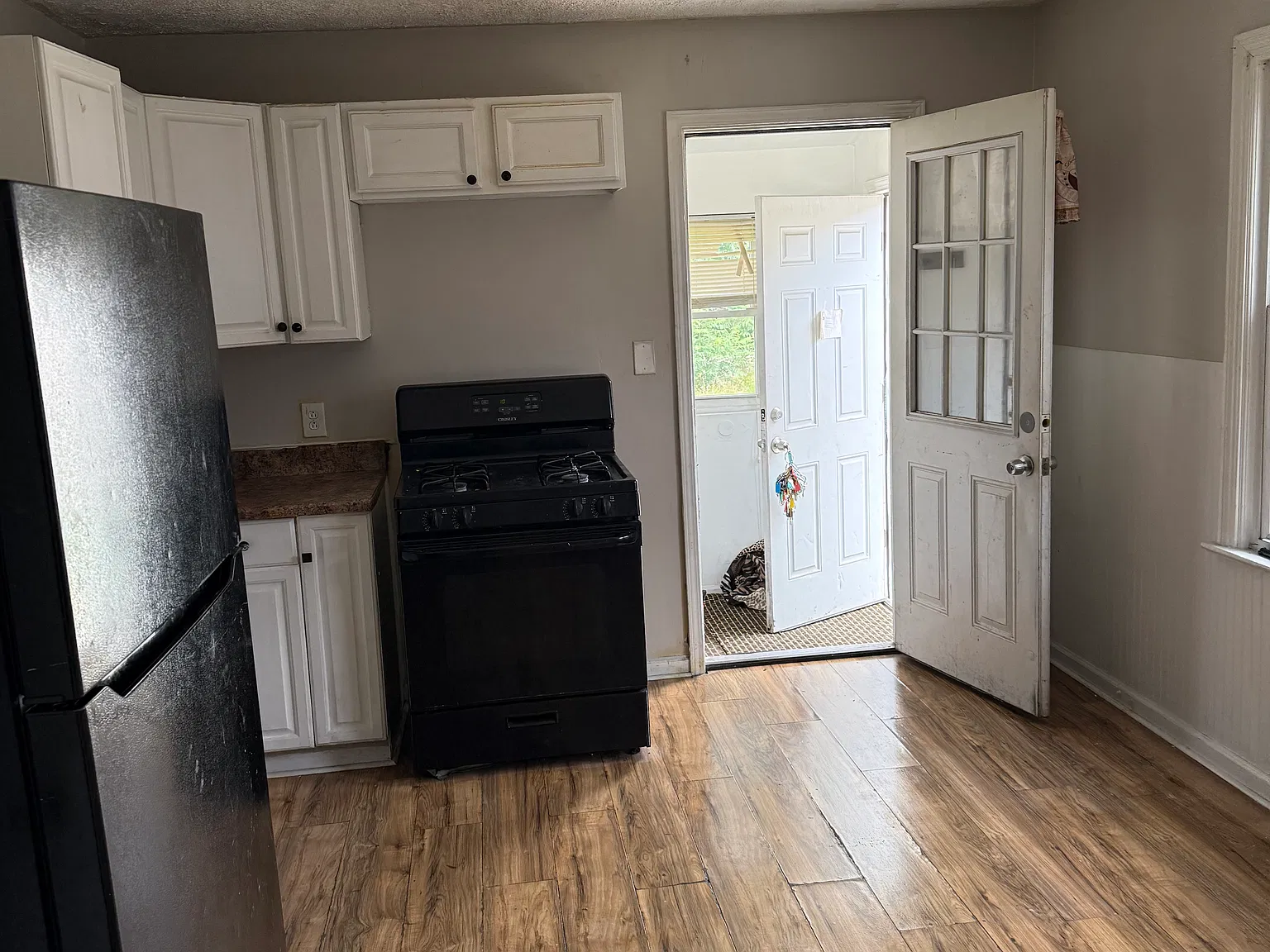 3 bed, $1,350 — Photo 2