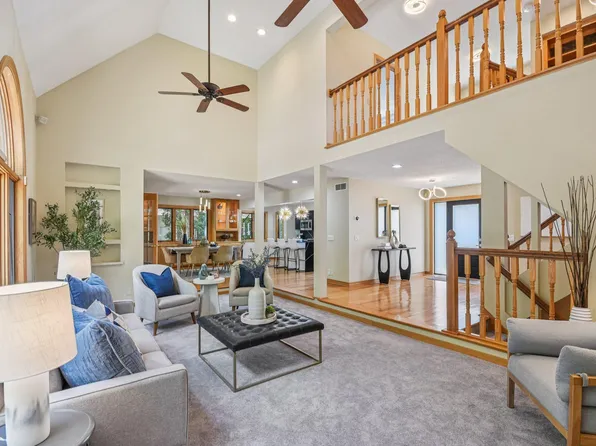 6281 Ginger Dr, Eden Prairie, MN 55346