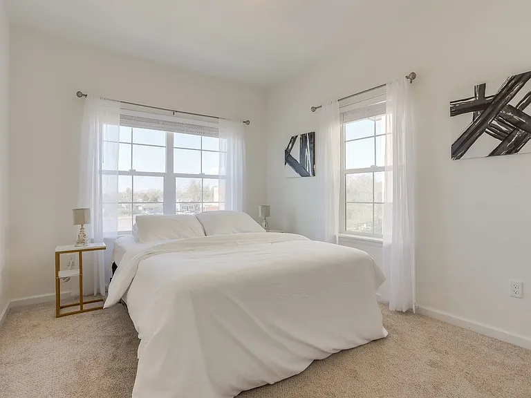 1742 W 52nd Ct — Photo 16