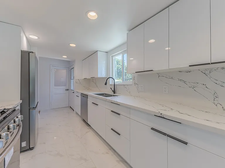 2522 Armacost Ave — Photo 18