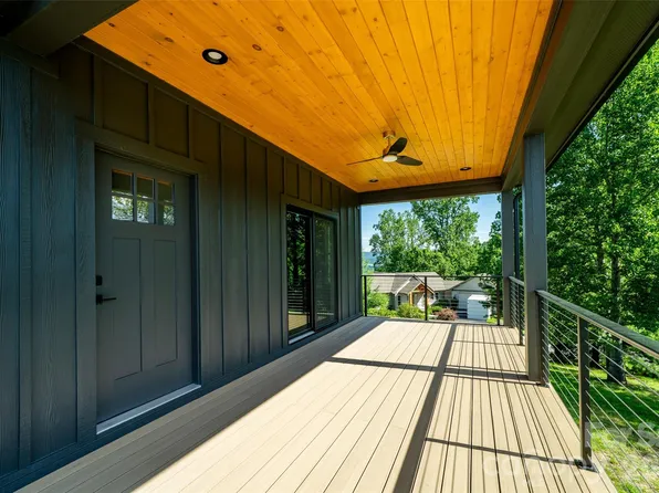 253 Eagles Eye Dr, Hendersonville, NC 28792