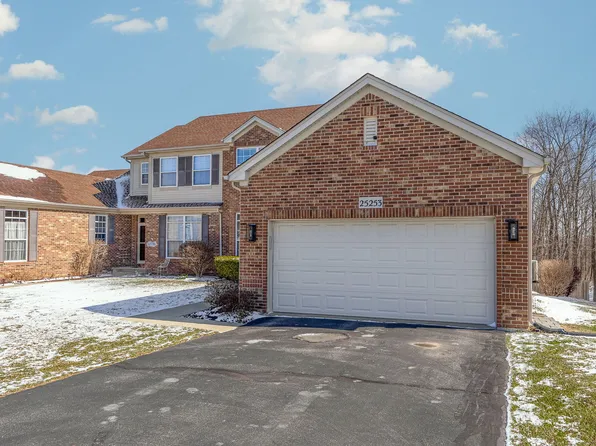 25253 Forest Edge Dr, Channahon, IL 60410