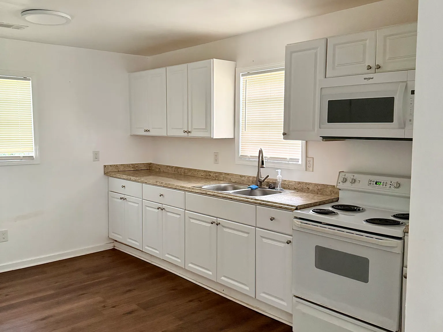 3 bed, 975 sqft, $1,675 — Photo 3