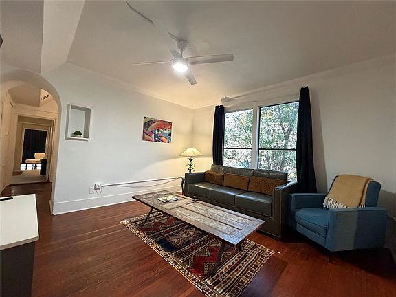 3rd image of 402 Hyde Park Blvd
