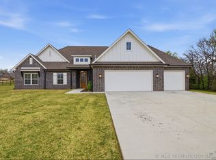 15522 E Taylor Ln, Claremore, OK 74017