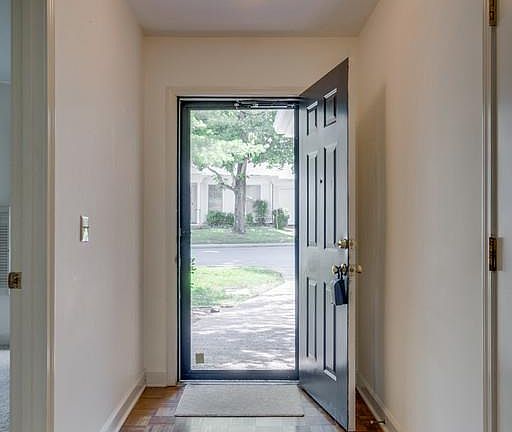 5th image of 515 Loyola Dr