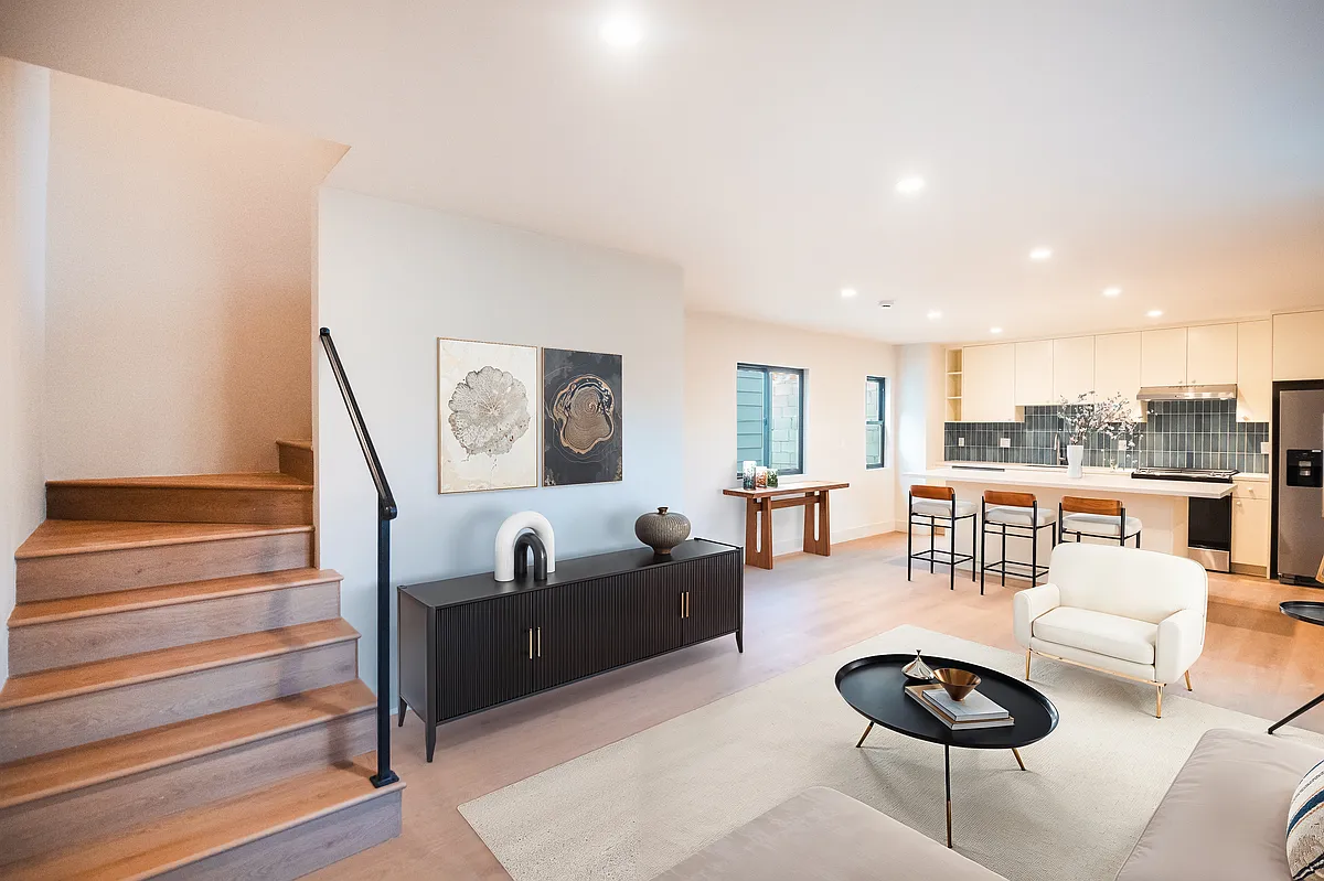 Photo 2 of 16 - 4541 Melbourne Ave #5 - Los Angeles, CA Building Photo - 4541 Melbourne Ave #5