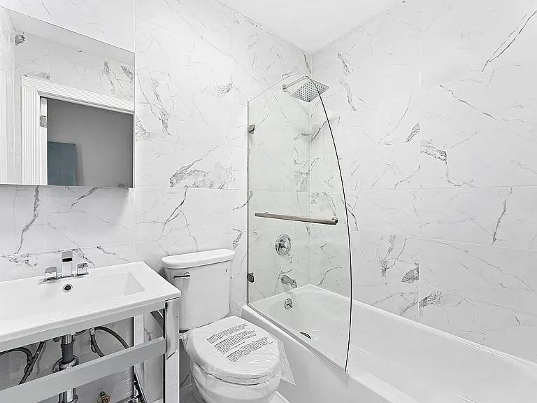 653 De Graw St #1 — Photo 6