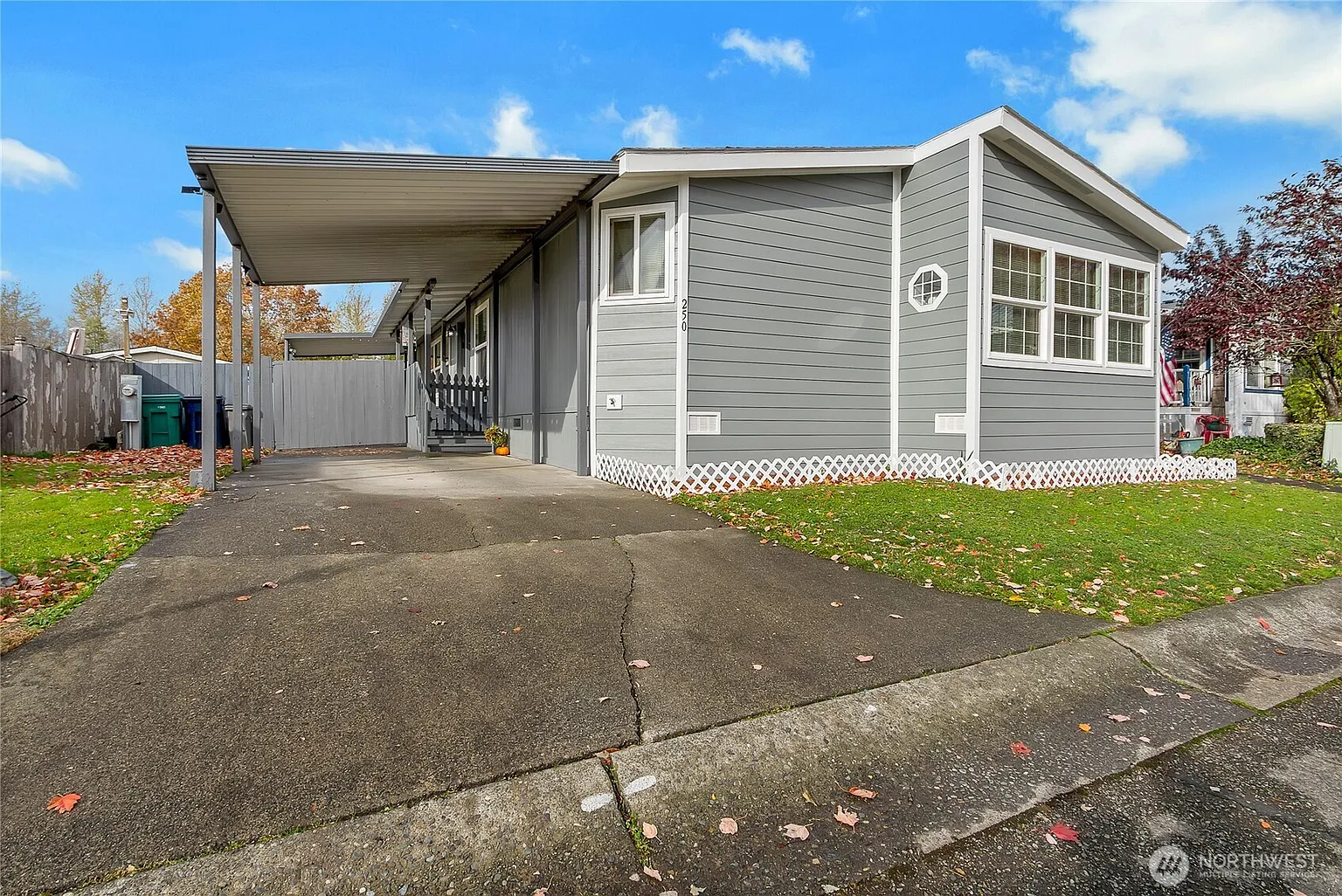 250 Holly Dr photo 1