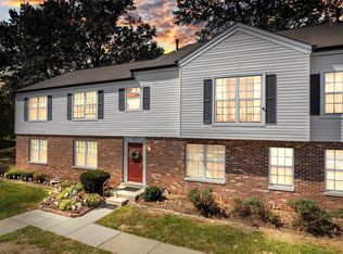 53 Woodlake Ct #C, Lake Saint Louis, MO 63367