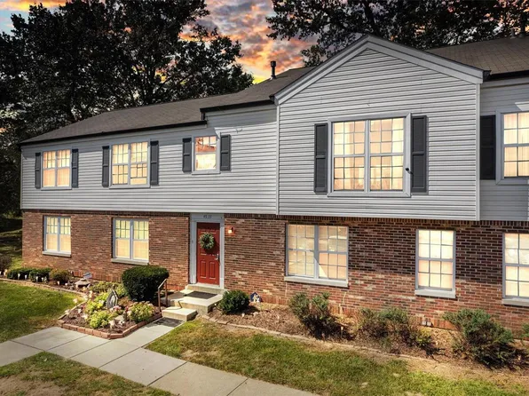 53 Woodlake Ct #C, Lake Saint Louis, MO 63367