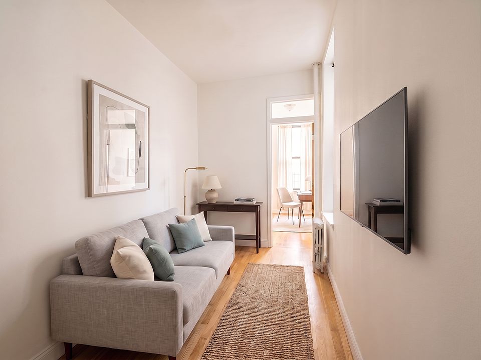 1st image of 338 E 5th St APT 2