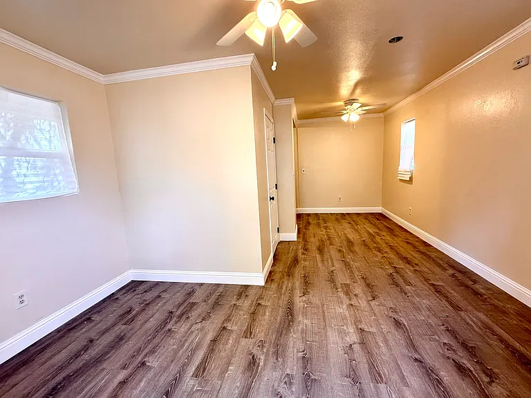 2133 E Washington St — Photo 19