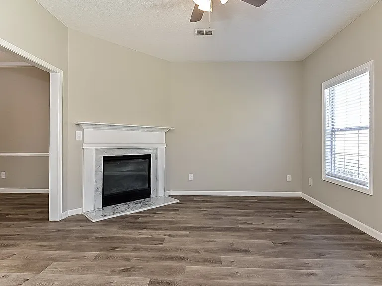1603 Blossom Dr — Photo 4