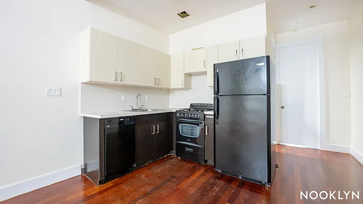 Rented by Nooklyn NYC LLC | media 5