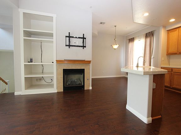 4th image of 2926 Escala Cir