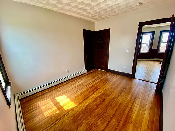 3rd image of 3-54 Clifford St #3
