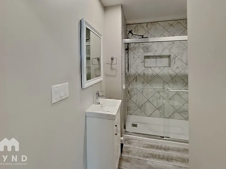 3420 Medina Ave — Photo 8