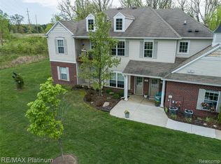 761 Eagle Dr, Fenton, MI 48430