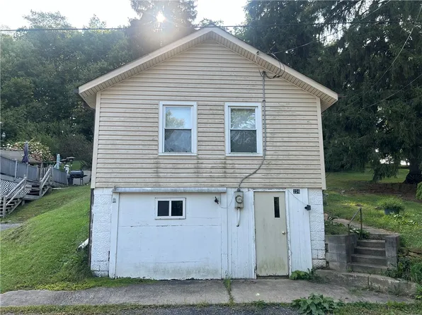 224 Margaret Ave, Evans City, PA 16033