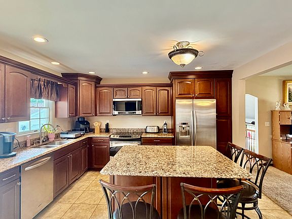 5th image of 545 Meadowbrook Ln
