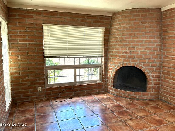 4th image of 118 W Andrew Potter St