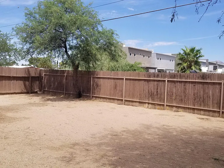 2774 N Fair Oaks Ave — Photo 12