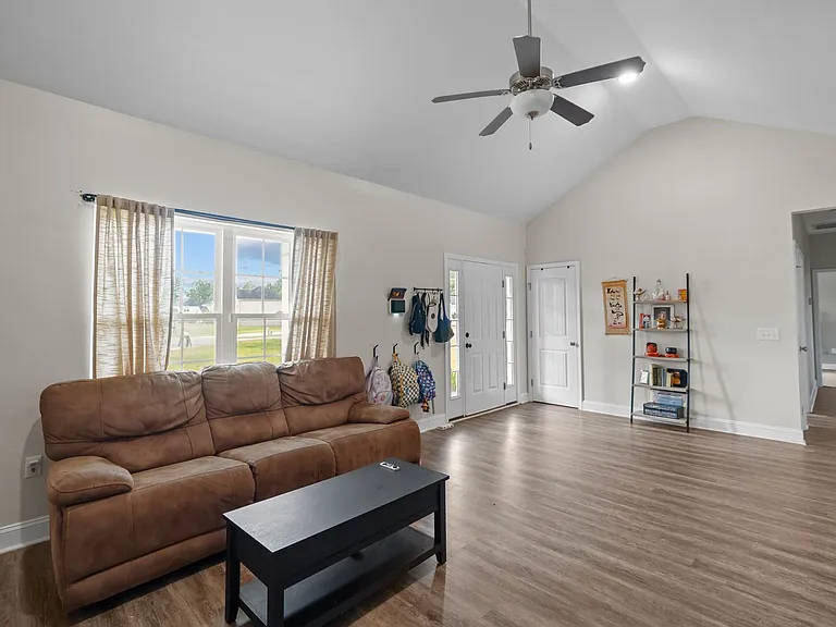 118 Clay St NE — Photo 10