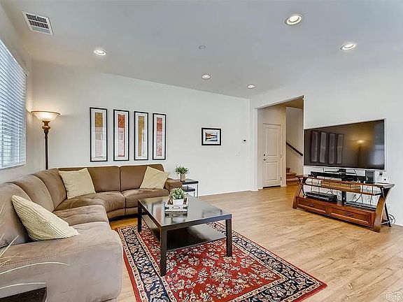 3rd image of 542 Moonlight Dr