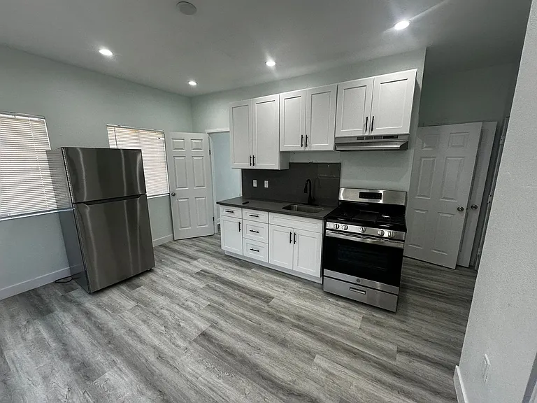 Michigan Avenue Apartments — Photo 113