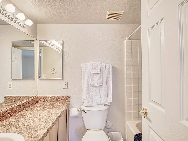 1833 E Water St #2 — Photo 38