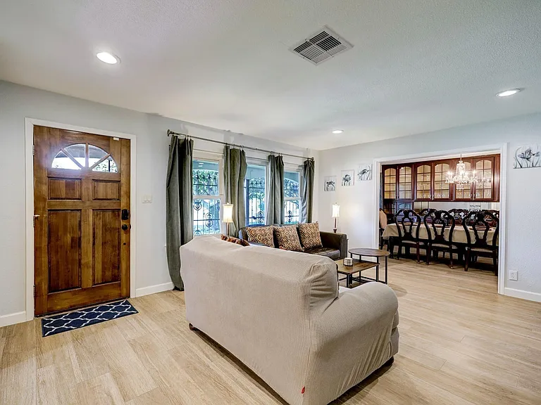 2824 E Palm Cir — Photo 7