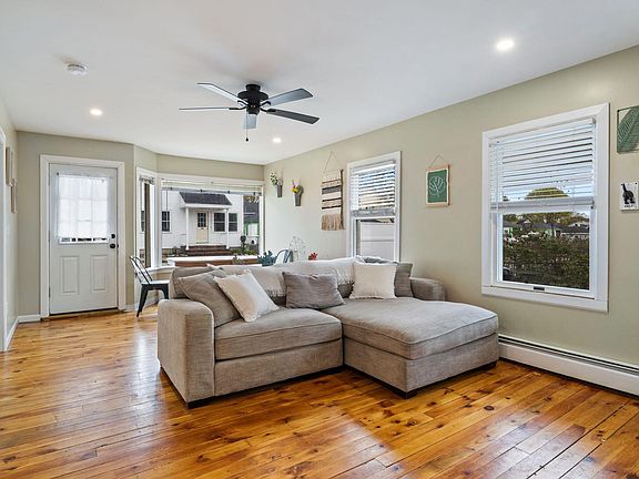 4th image of 77 Saco Avenue