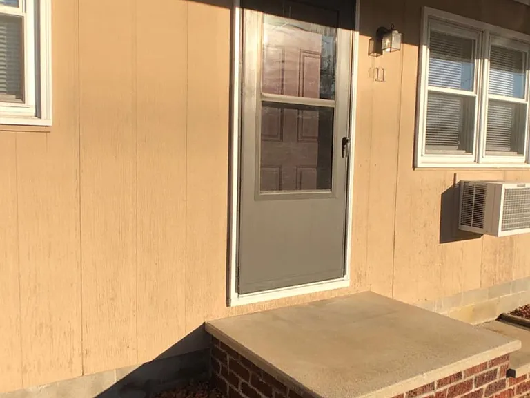 400 E College St #E6 — Photo 2