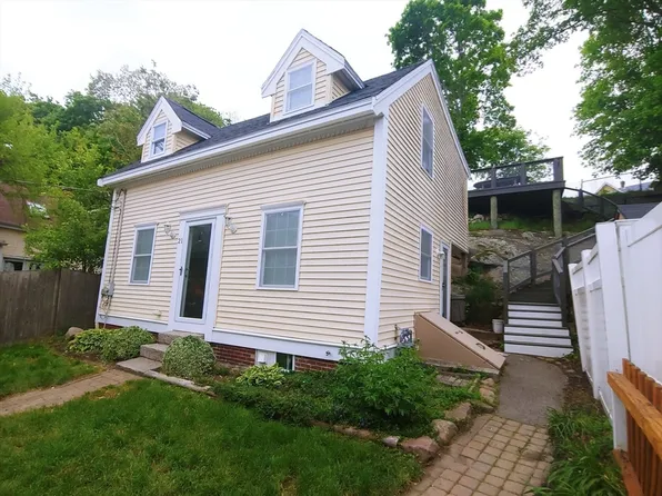 21 Beacon St, Gloucester, MA 01930