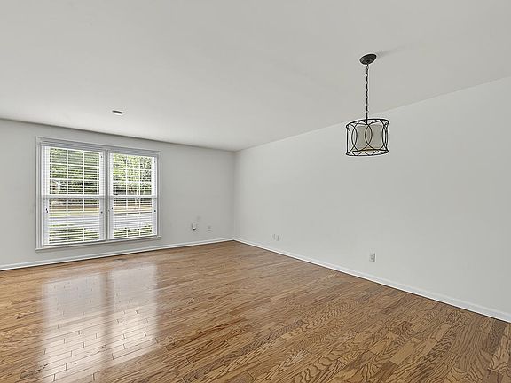 5th image of 431 Kingswood Ct