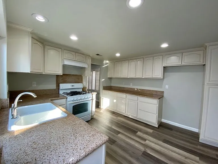 7084 Island Village Dr — Photo 11