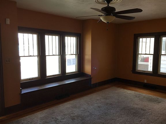 3rd image of 125 E 8th St