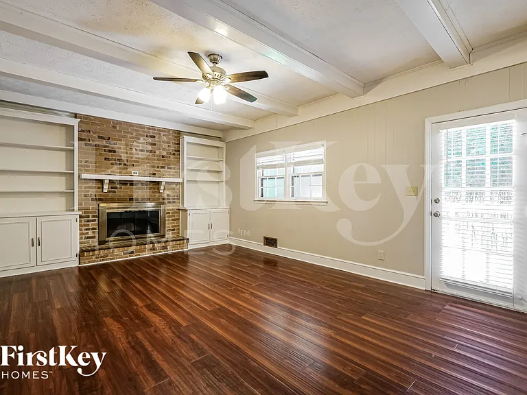 5659 Fern Creek Dr — Photo 3