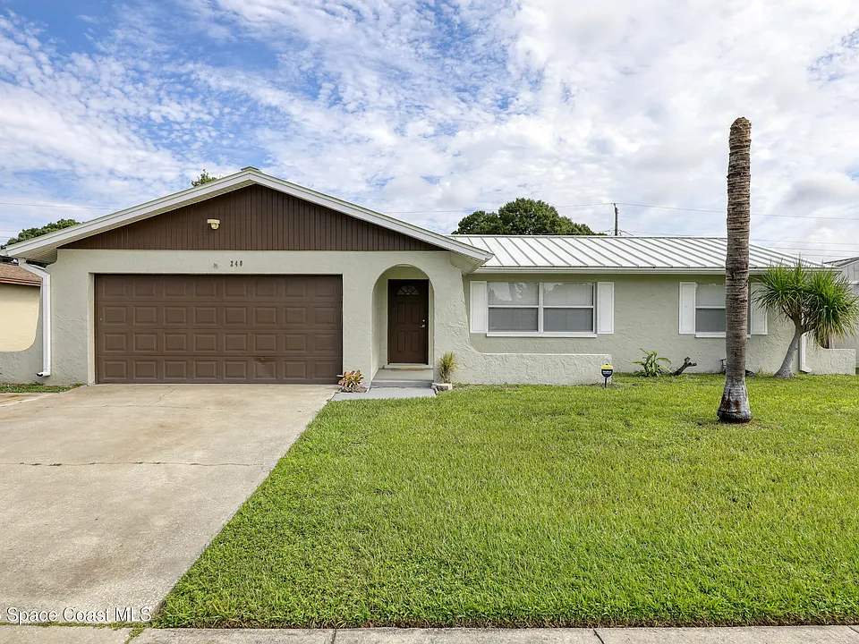 240 Meadowbrook Ave