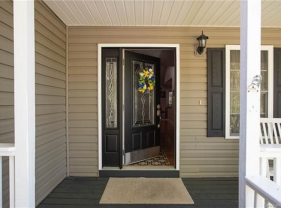3rd image of 141 Oak Apple Ln