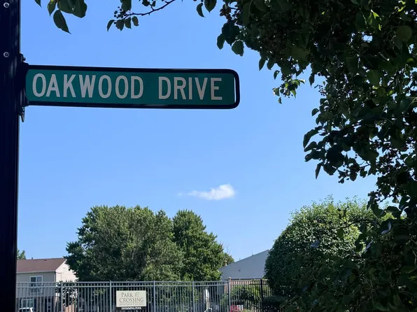 Park Crossing Apartment Homes, 2000 Maplewood Dr, Maple Shade, NJ 08052
